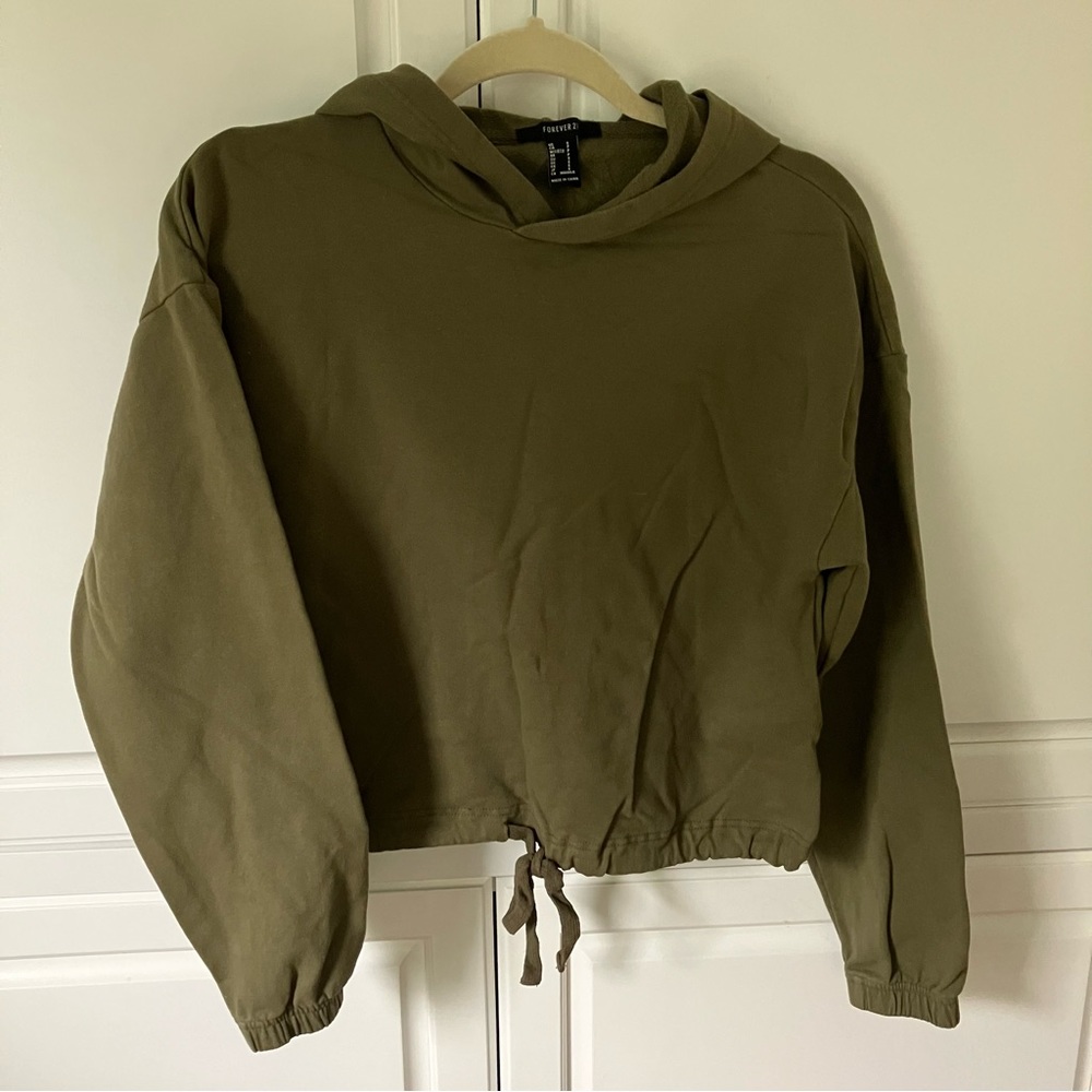 FOREVER 21 GREEN SWEATSHIRT
